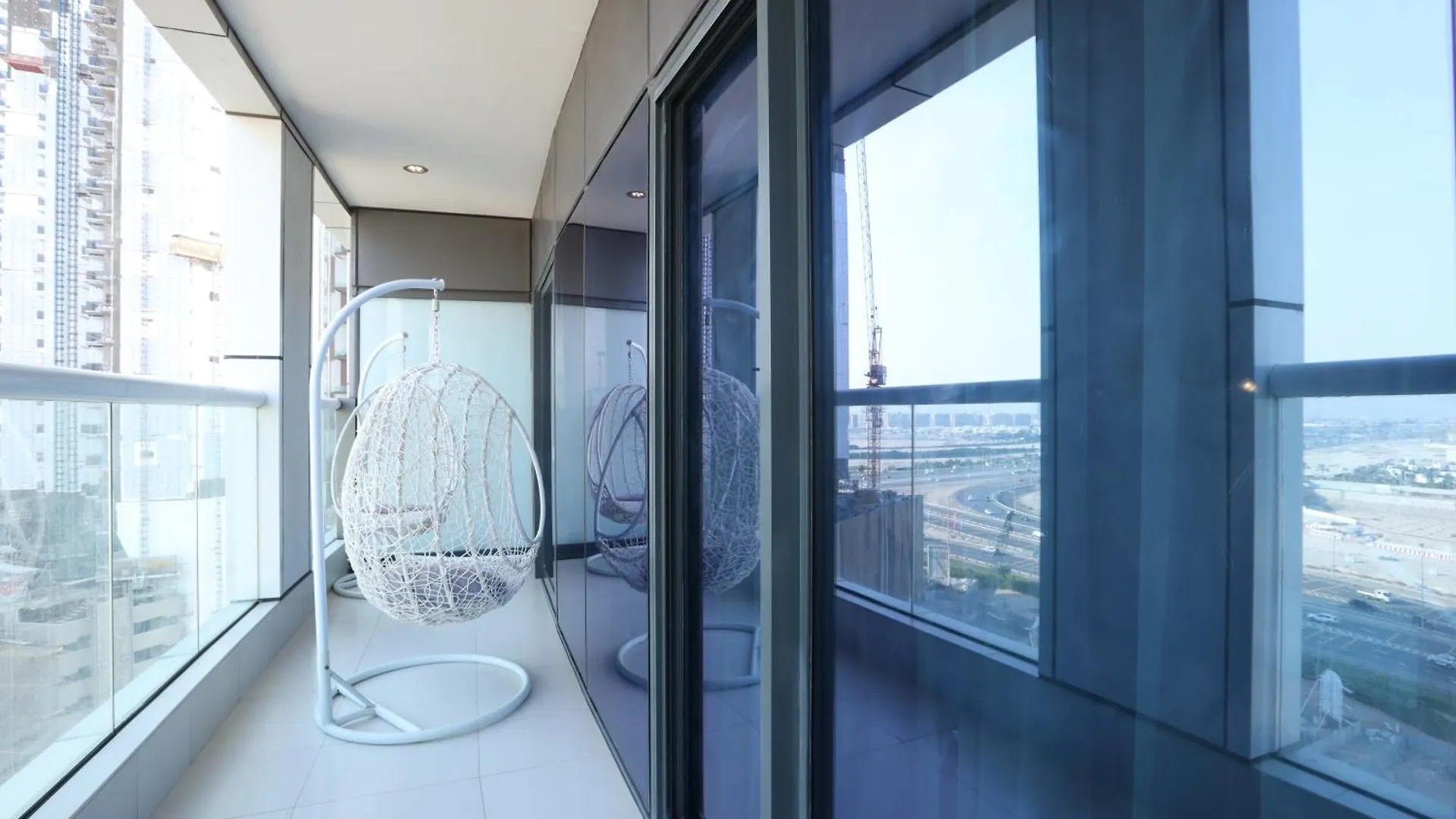 Brown Stone Holiday Homes Paramount Towers Dubai Apartment